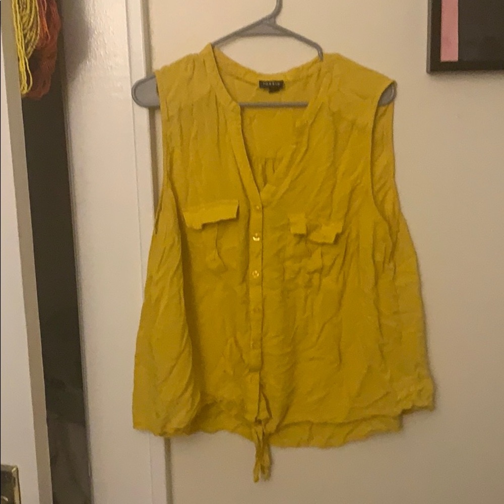 Torrid Sunflower Yellow Top Size 2x